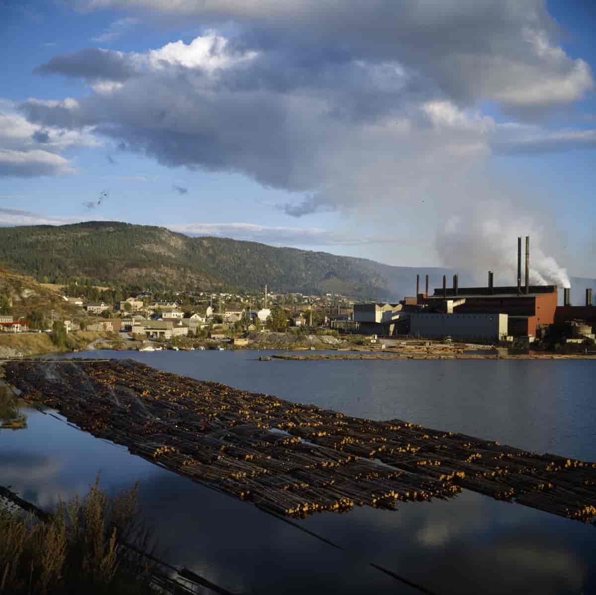 Foto av Tinfos jernverk på Notodden i 1981