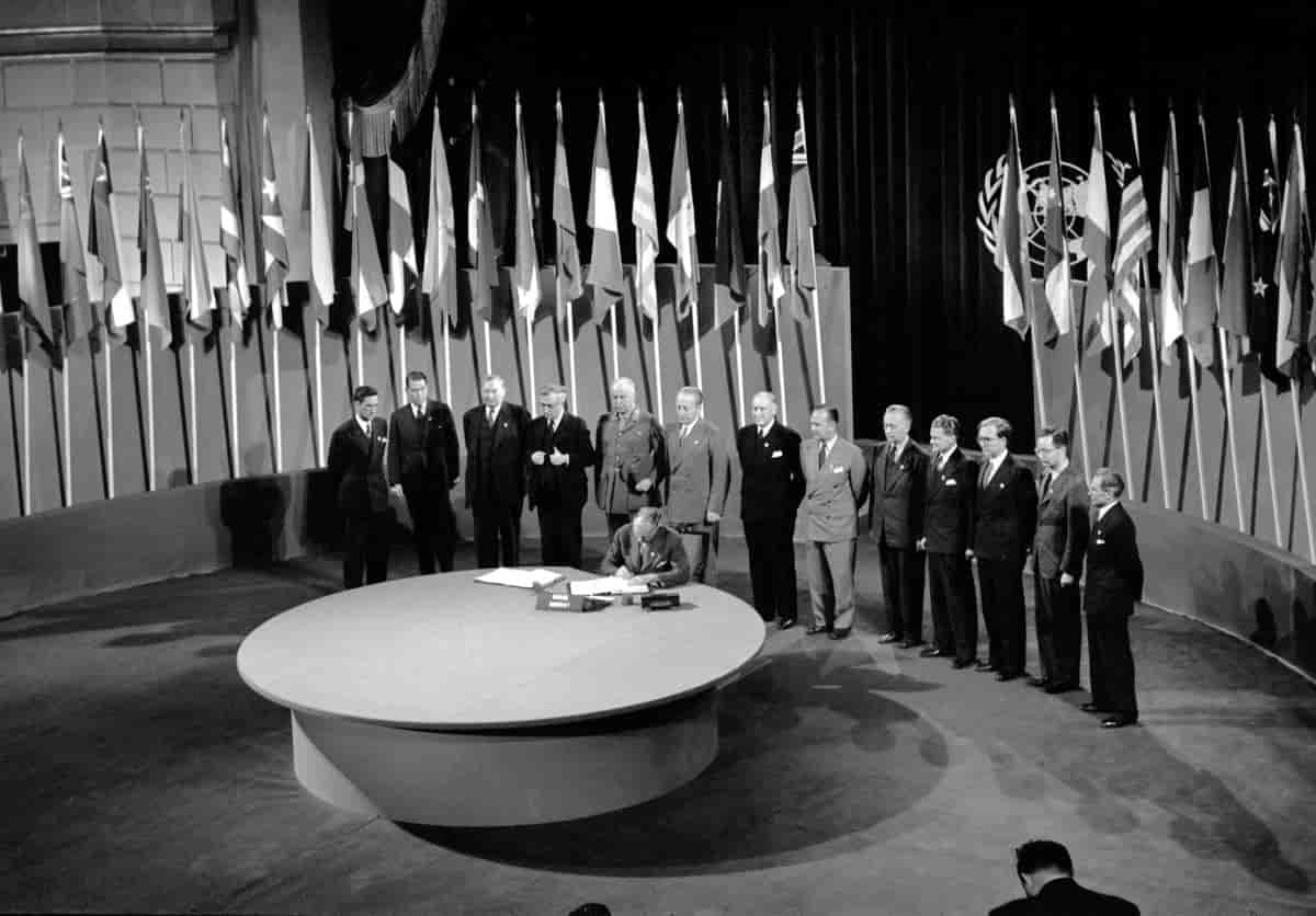 Norge signerer FN-pakten 26.juni 1946 i San Francisco