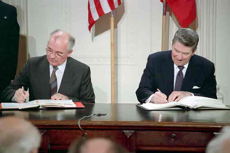 Signering av INF-avtalen 1987