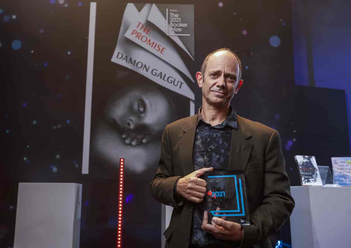 Damon Galgut mottar Bookerprisen 2021