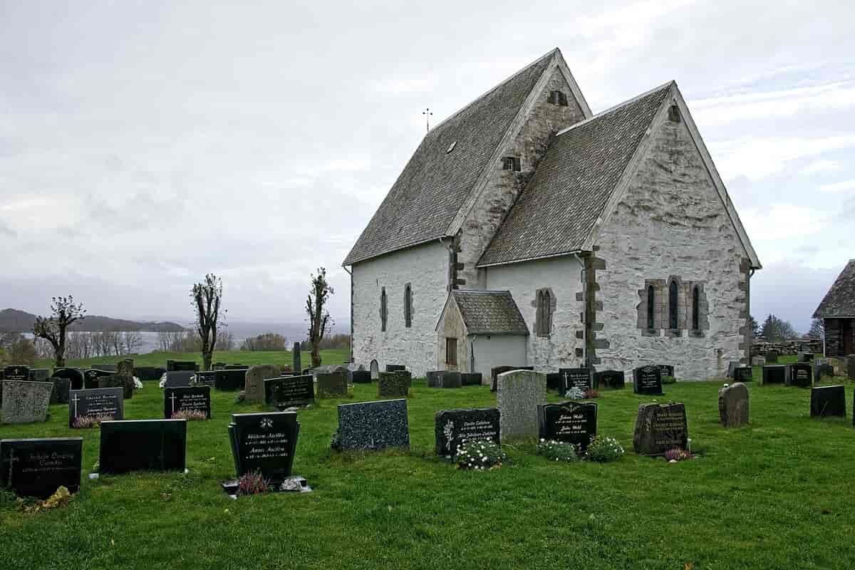 Hesby kyrkje fra omkring 1250