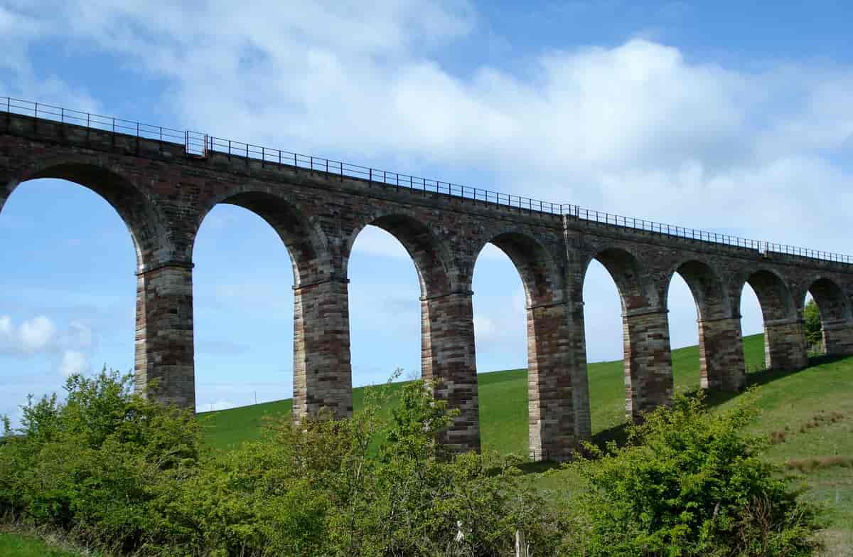 Typisk eldre viadukt (Burnton viadukt i Skotland)