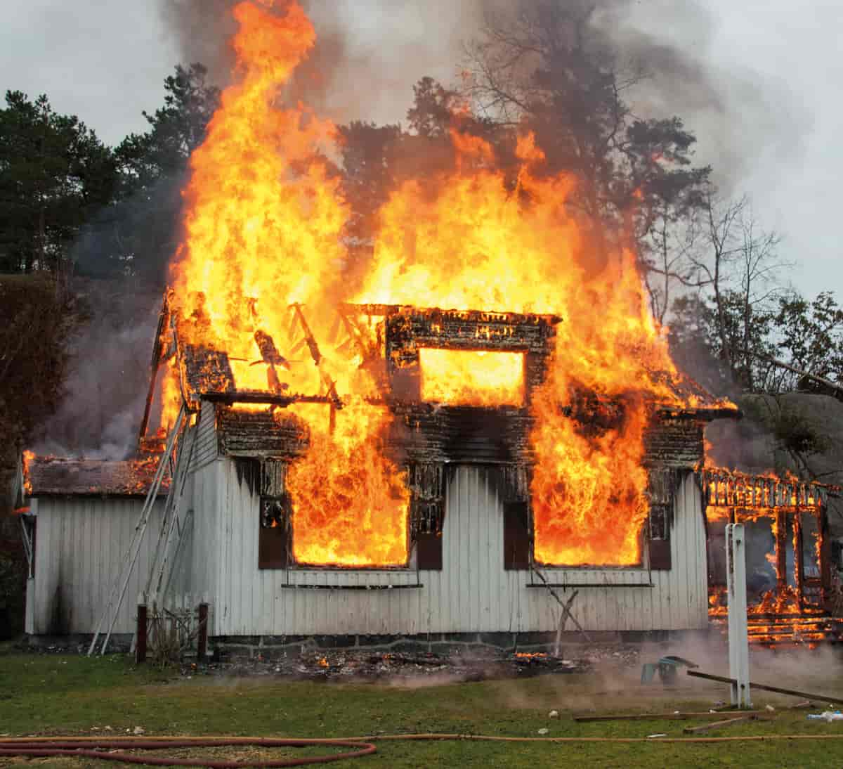 Flammebrann (overtent hus)