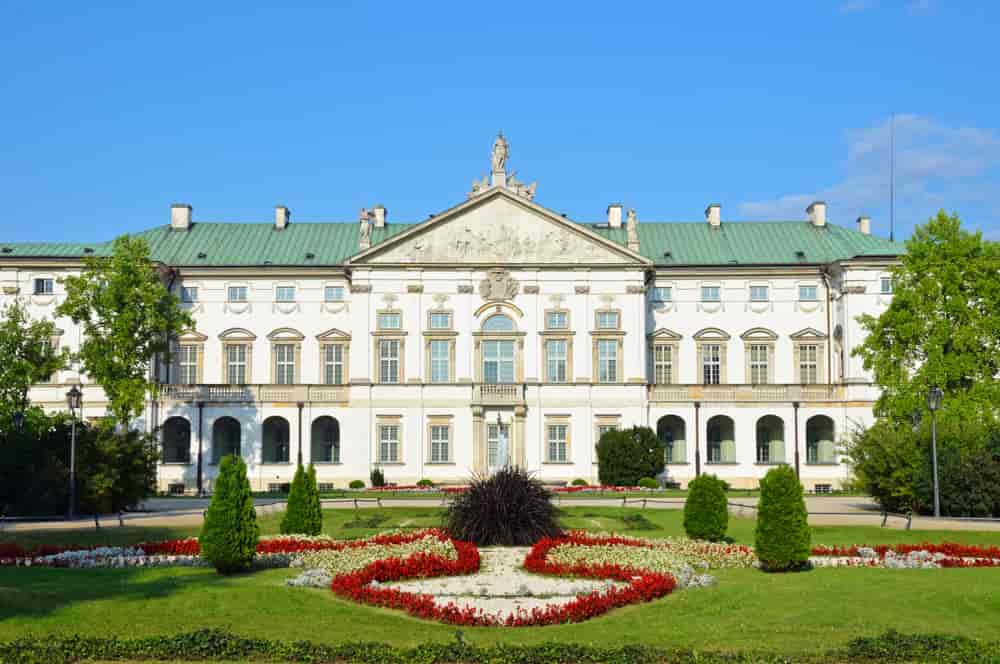 Et fremtredende eksempel på den samtidige arkitekturen i Warszawa er Krasinski-palasset (1689–1695)