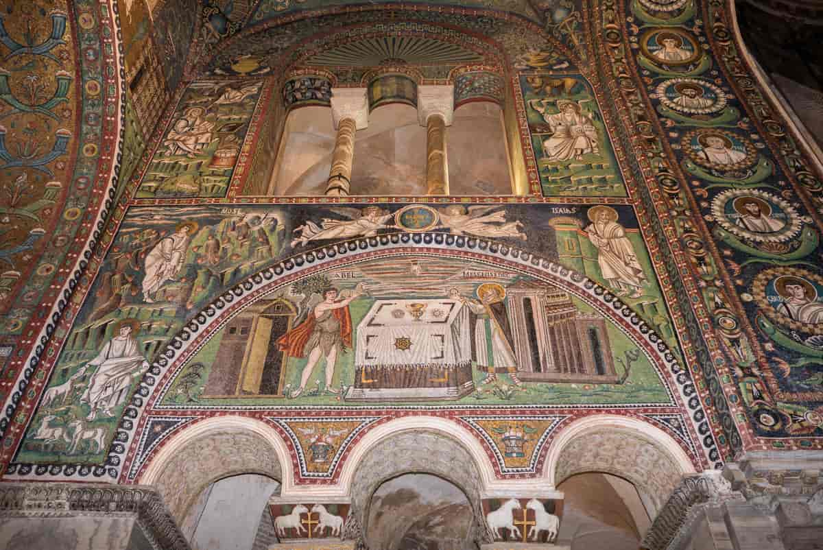 Interiør i San Apollinare Nuovo i Ravenna