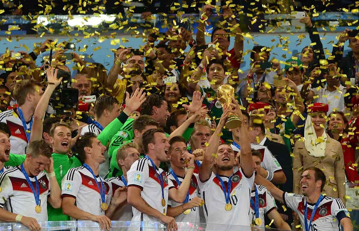 Tyskland løfter VM-troféet i 2014