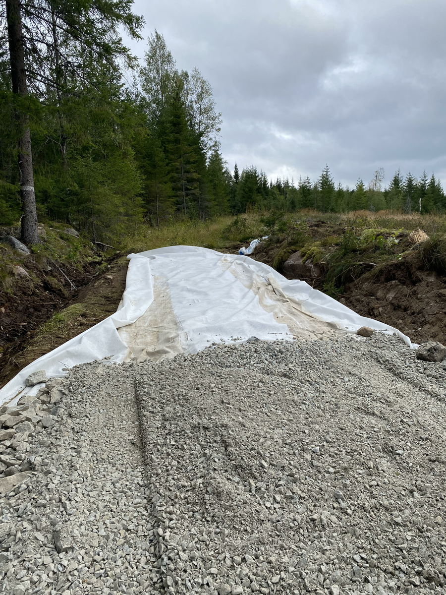 Geotekstiler som som veiunderlag på Finnskogen august 2021