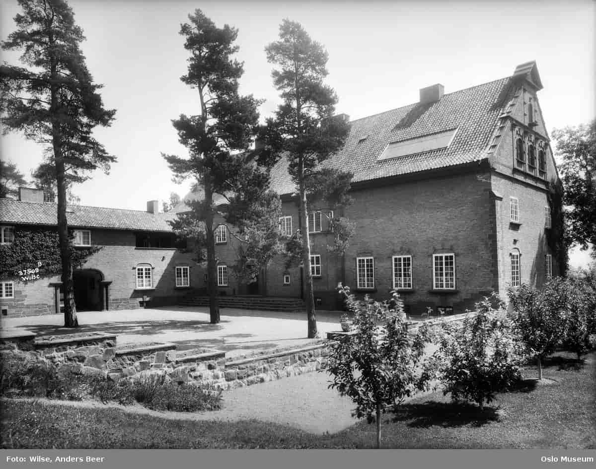 Villa Munkebakken på Fornebu, et av Arnebergs hovedverk