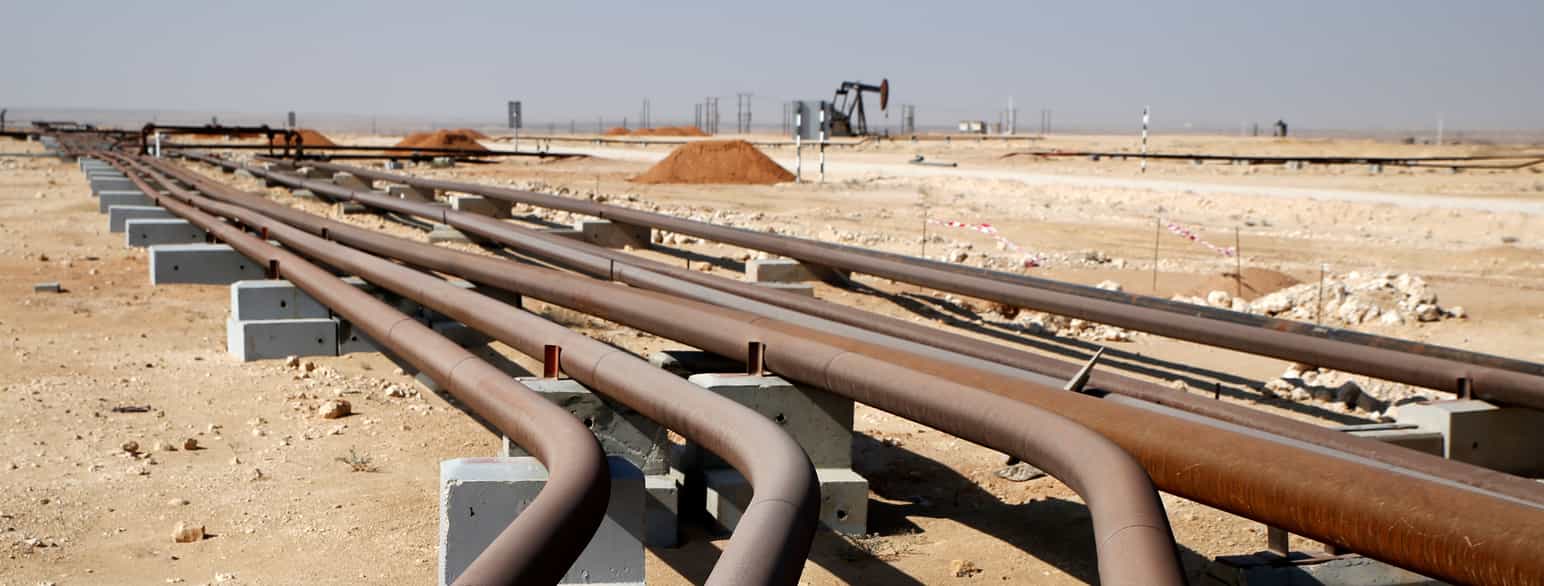 Oljerørledninger ved Marmul. Oman har ikke store forekomster av olje, og de ligger spredt i landet. 