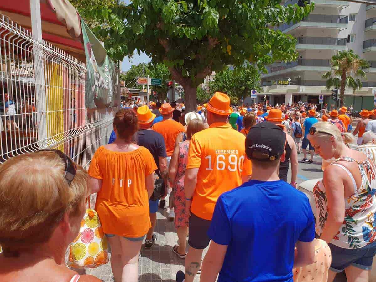 Orangeparade 12. juli 2019 i Benidorm, Spania
