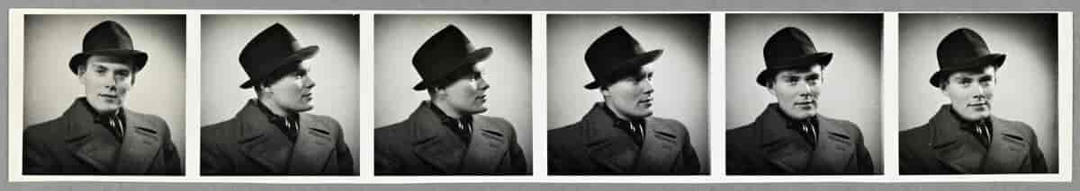 Passfotos av en ung Mykle med hatt og frakk