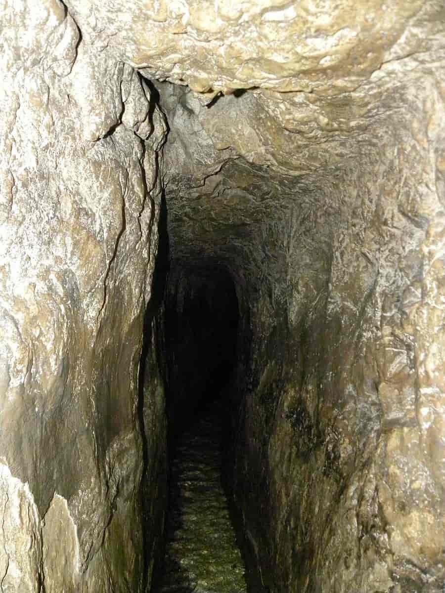 Inne i Hiskias tunnel