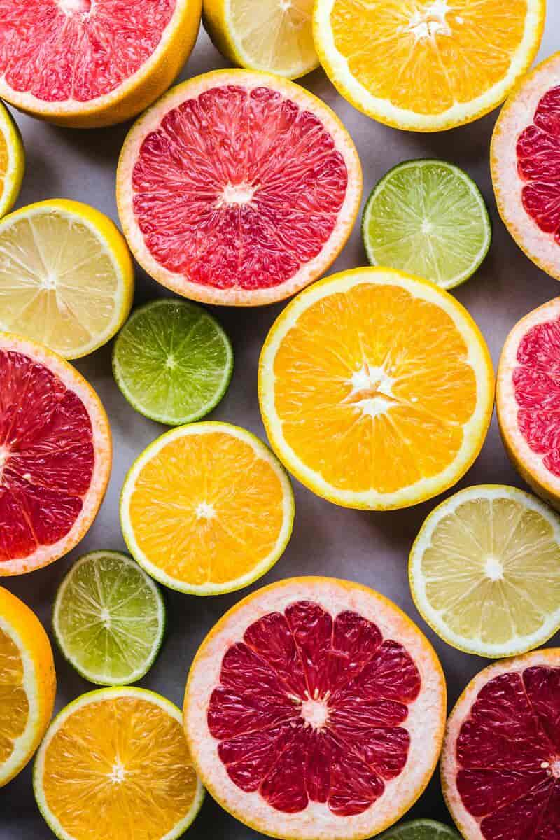 Sitrusfrukt er en vanlig kilde til vitamin C (askorbinsyre)