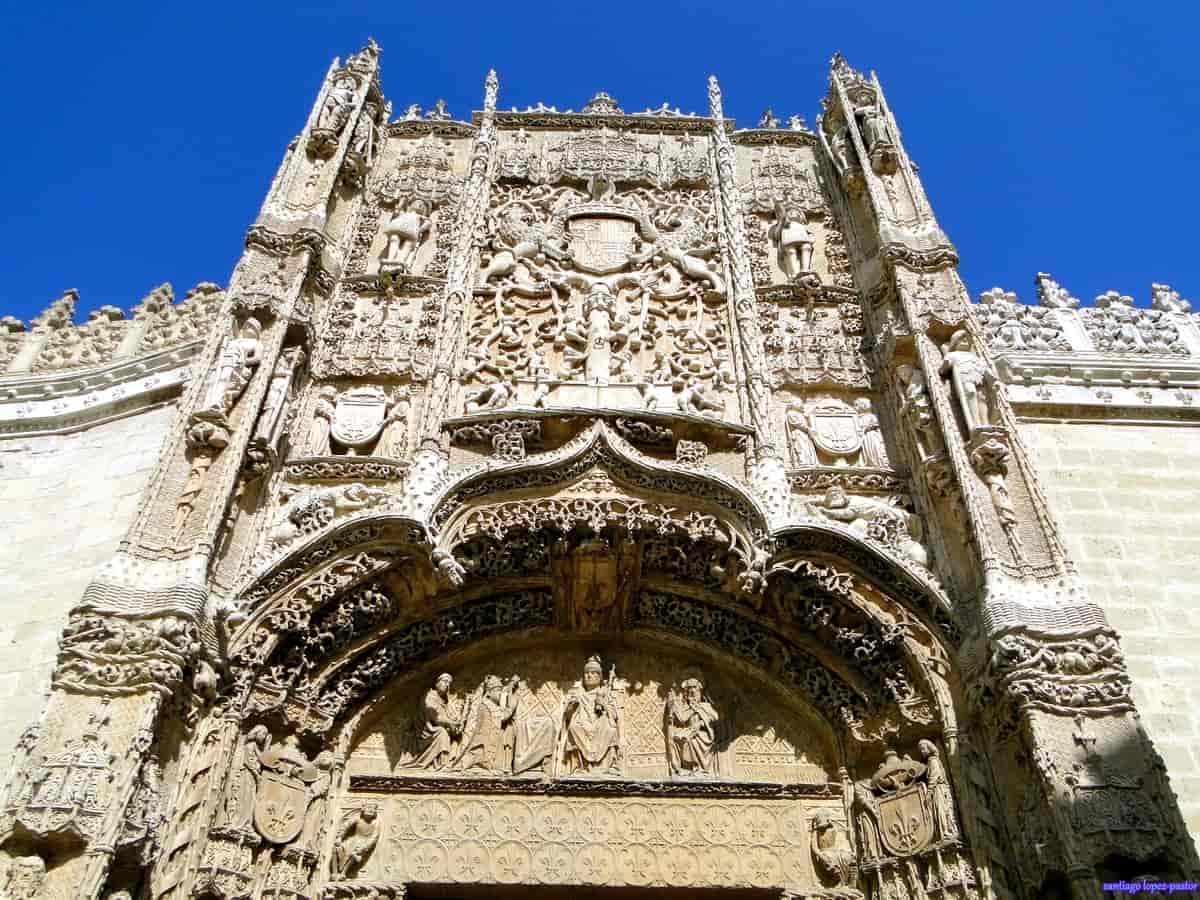 Gotisk fasade på Colegio de San Gregorio