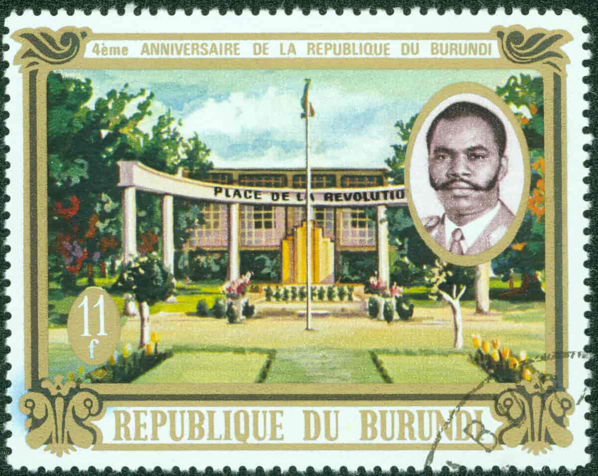 Burundisk frimerke fra ca 1967 med bilde av Michel Micombero
