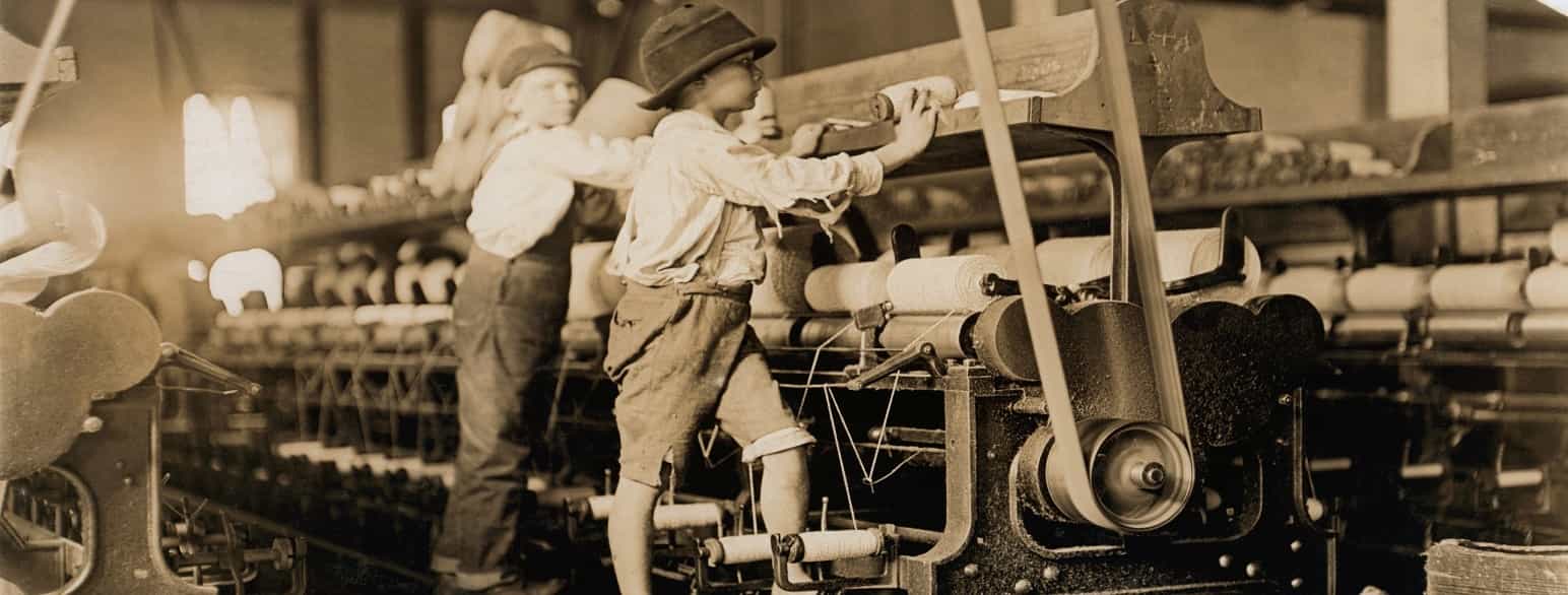 Barn arbeider ved en tekstilfabrikk i Macon, Georgia, USA, 1909