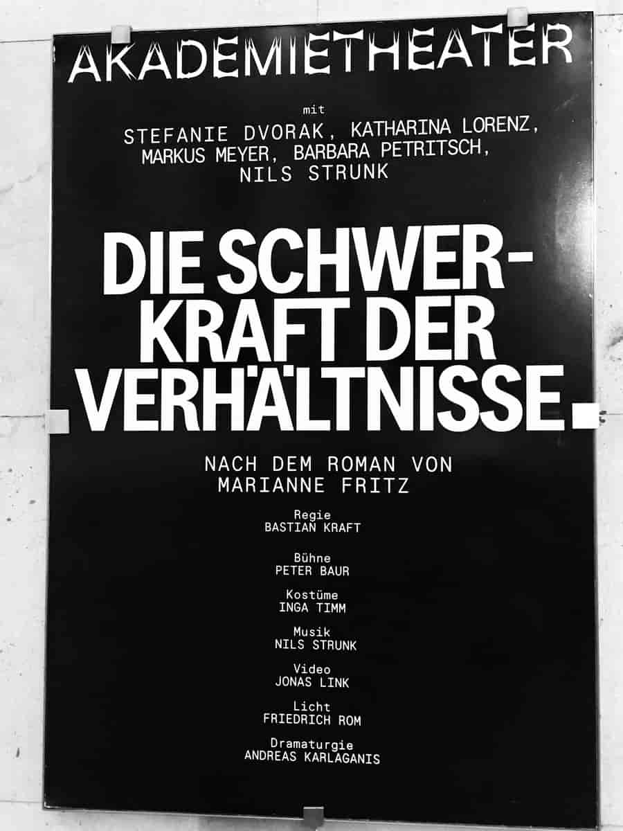 I 2022 adapterte regissør Bastian Kraft debutromanen for scenen (Akademietheater)