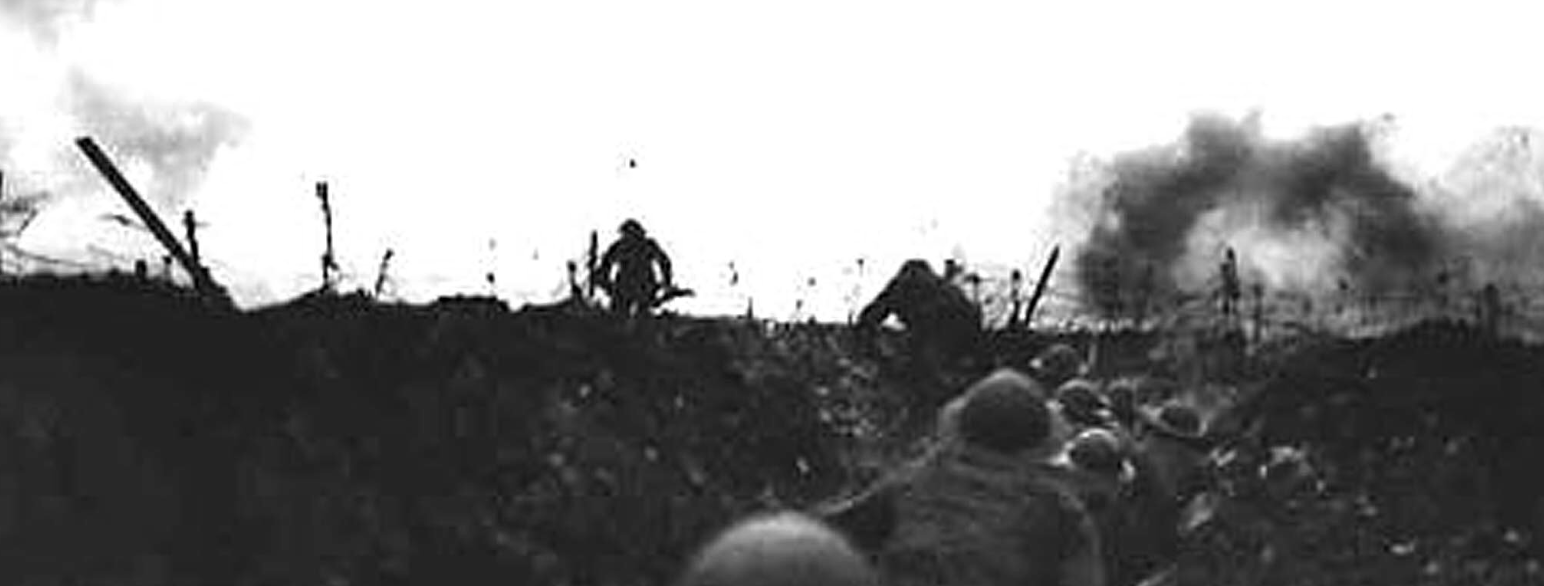 Britiske soldater venter i skyttergravene før et angrep på vestfronten under første verdenskrig. 