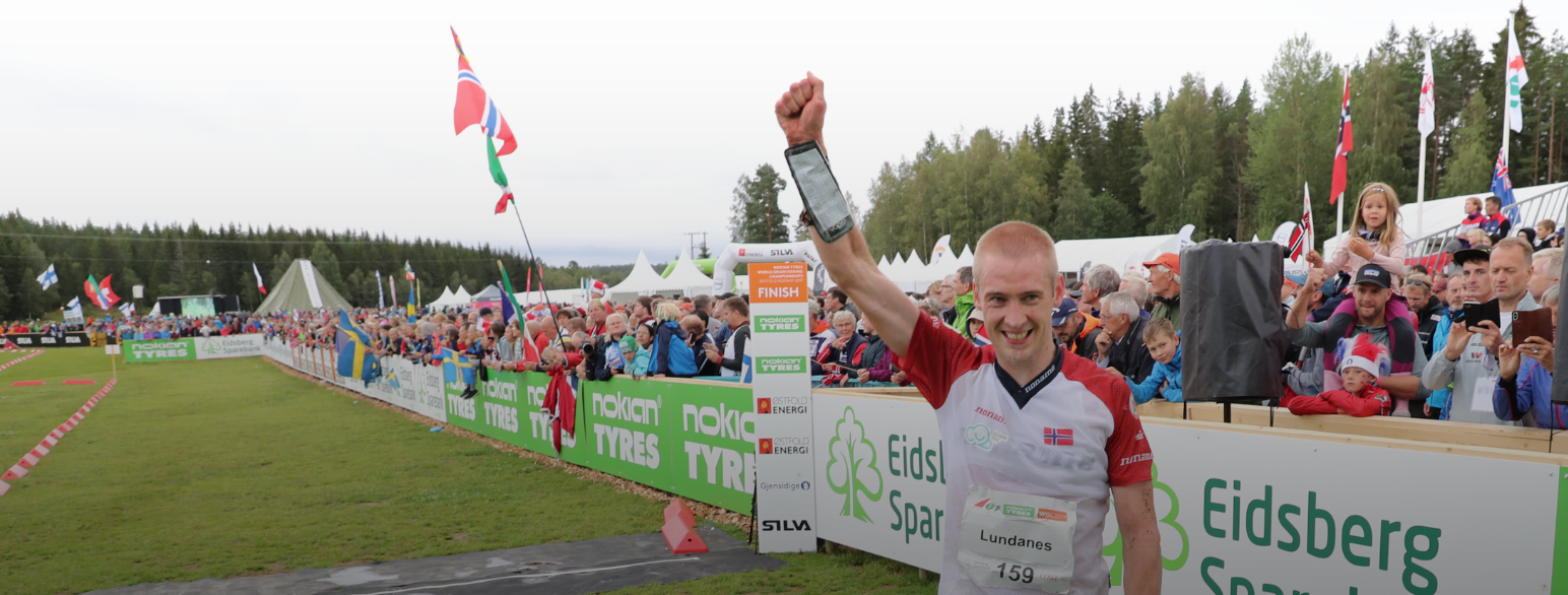 Olav Lundanes vant gull på hjemmebane under mennenes mellomdistanse i Spydeberg.