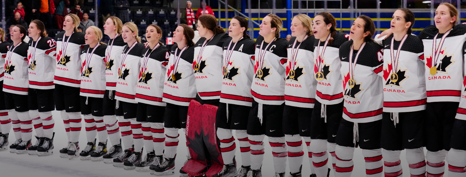 Det kanadiske kvinnelandslaget har sammen med USA dominert ishockey de siste tiårene. 