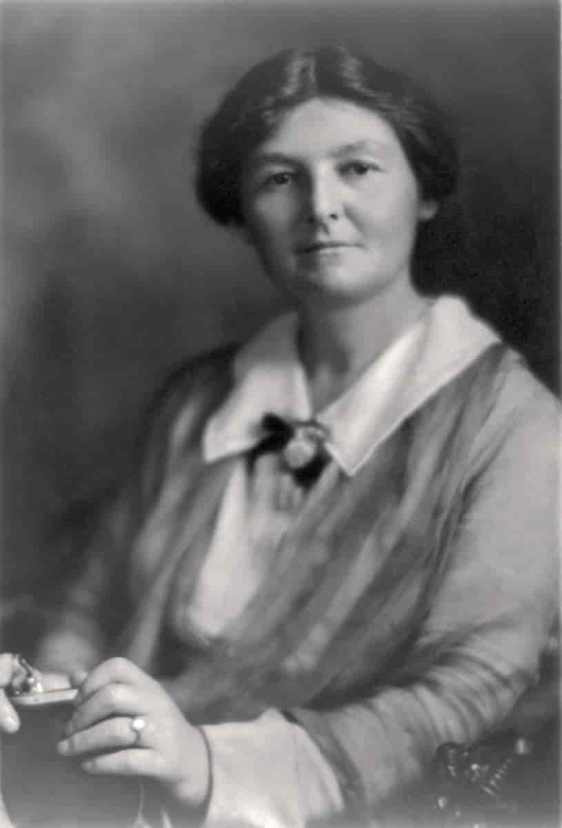 Margaret Grace Bondfield, 1919