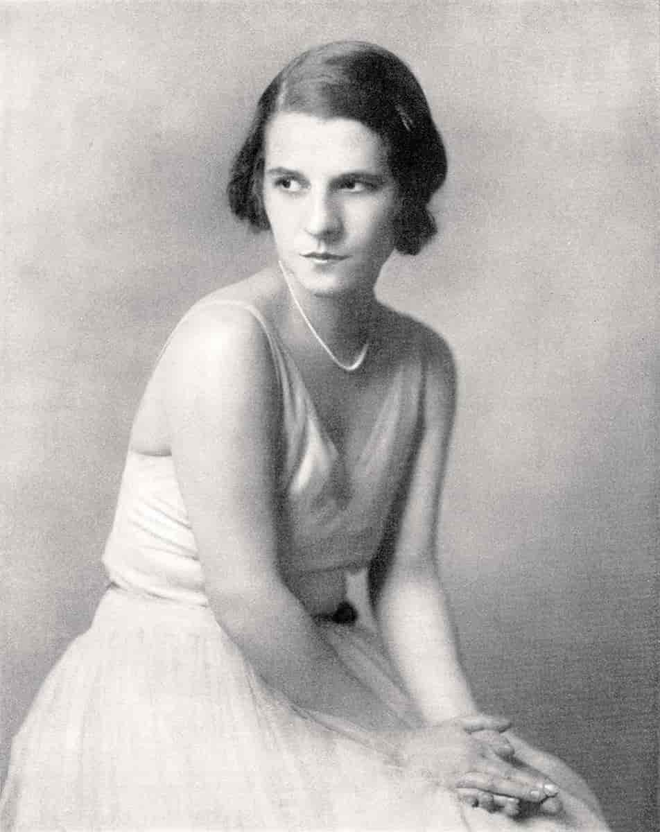 Ruth Gordon, 1930