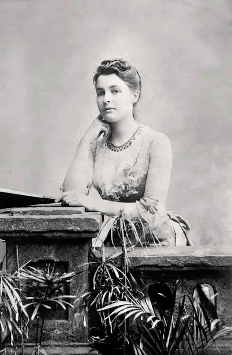 Beatrice Webb, cirka 1875