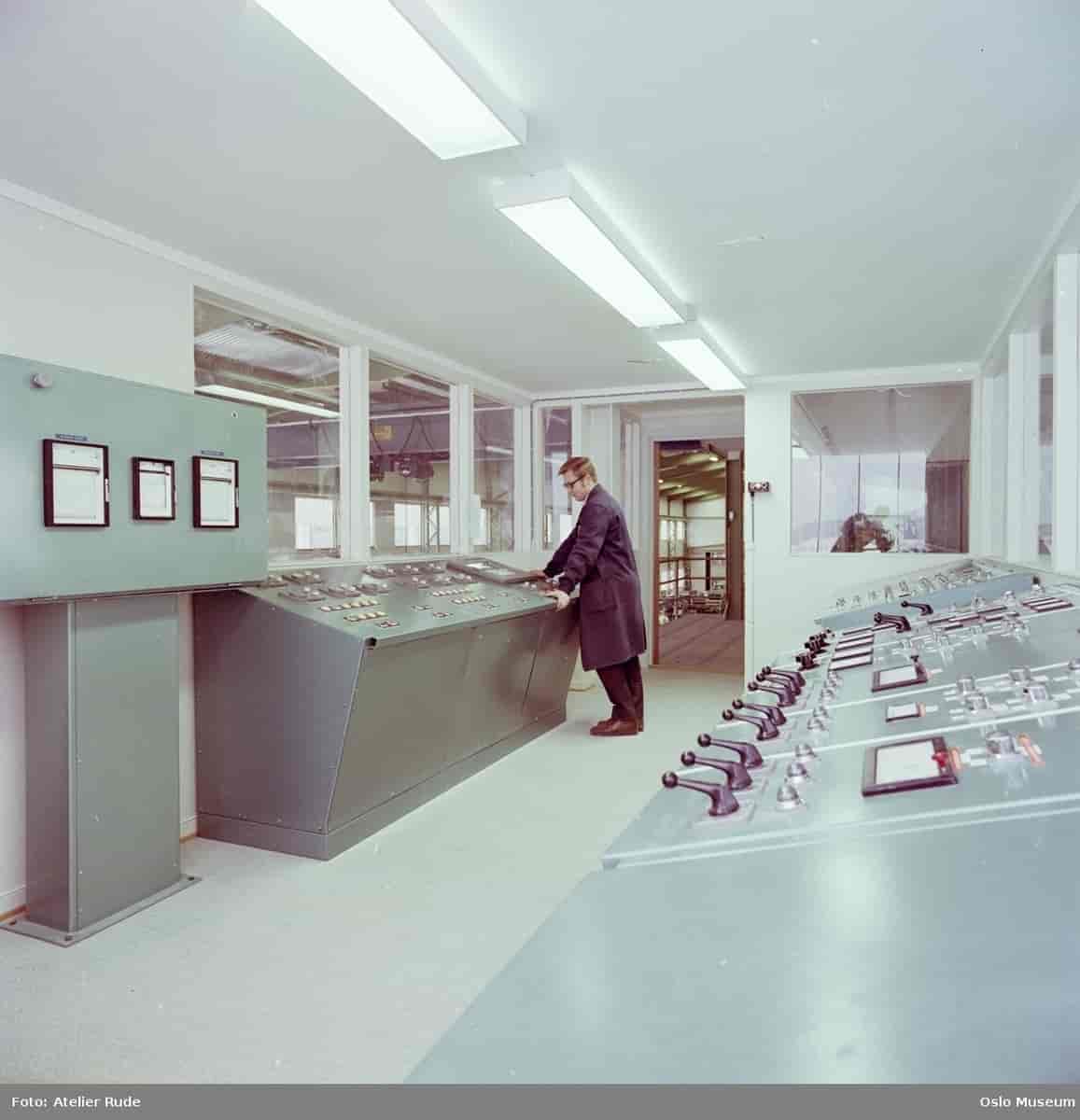 Nordisk aluminium i Holmestrand, lakkeringsavdeling. Fotografert 1970.