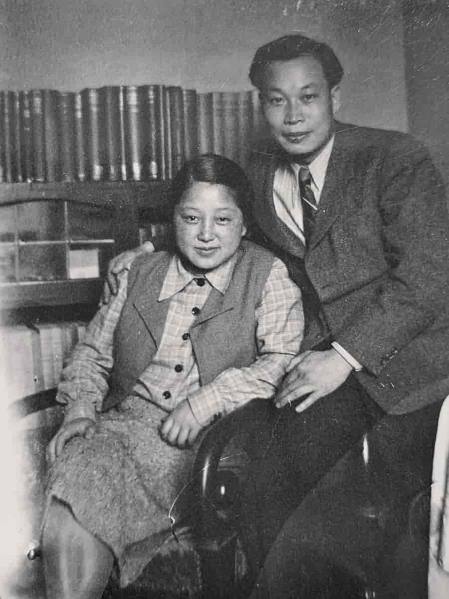 He Zehui og Qian Sanjiang i Paris, 1947