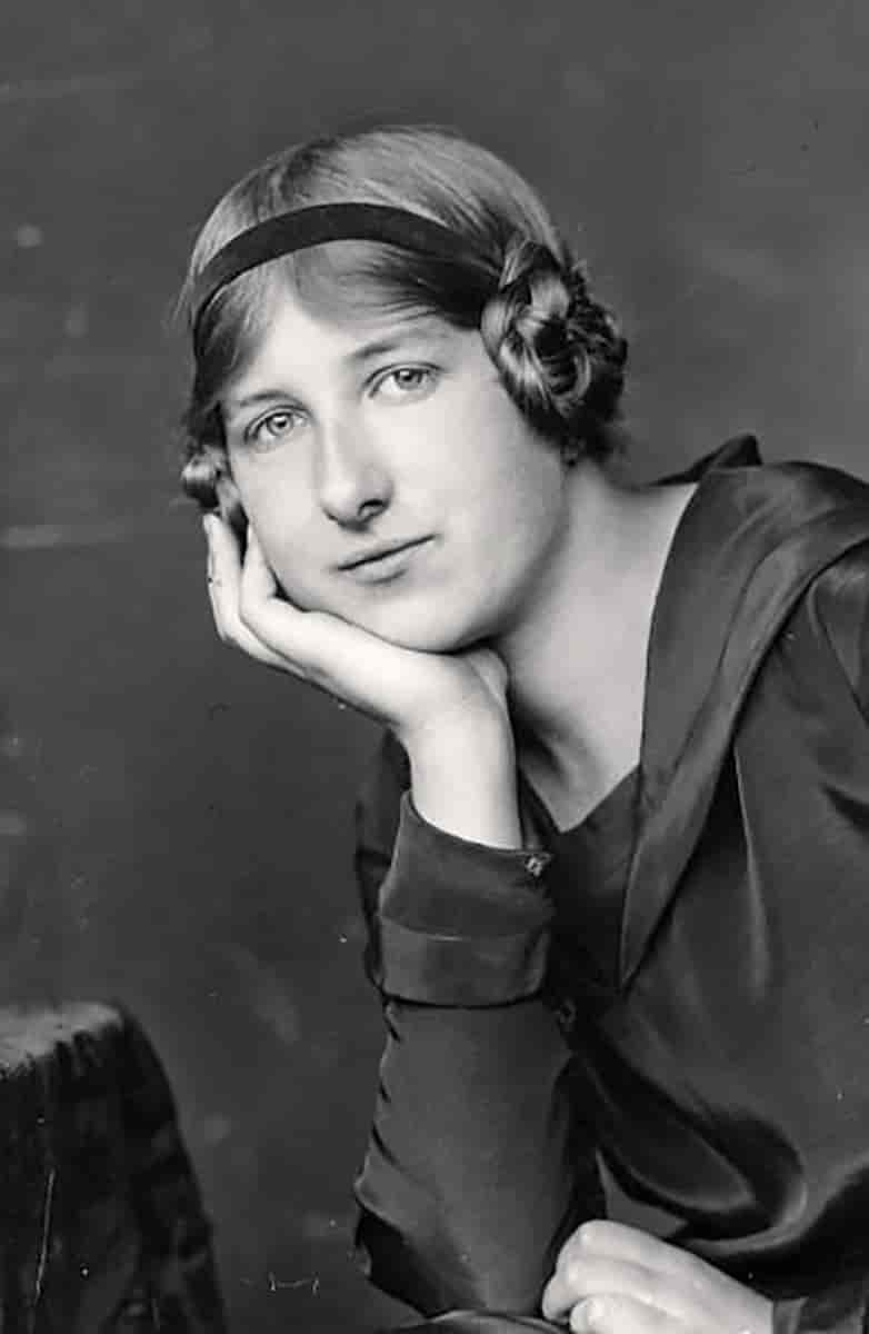 Imogen Holst, 1926