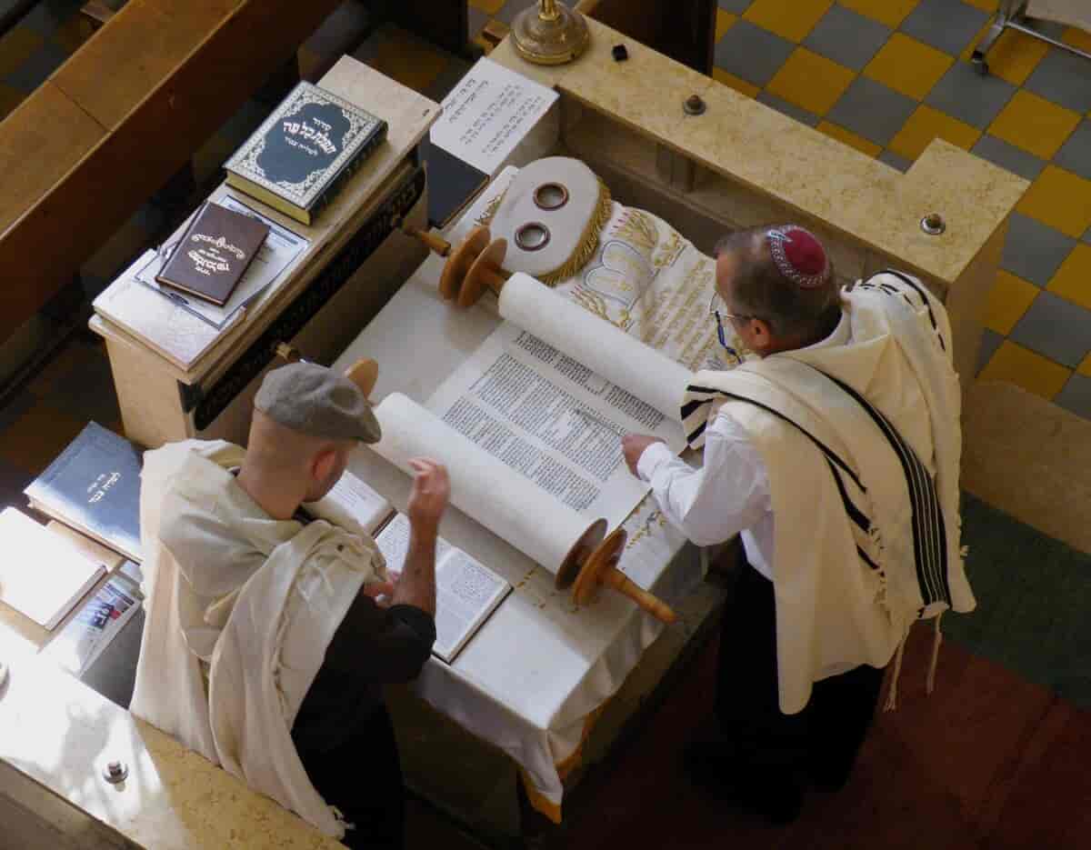 Studiegruppe i Aish-synagogen i Tel Aviv.