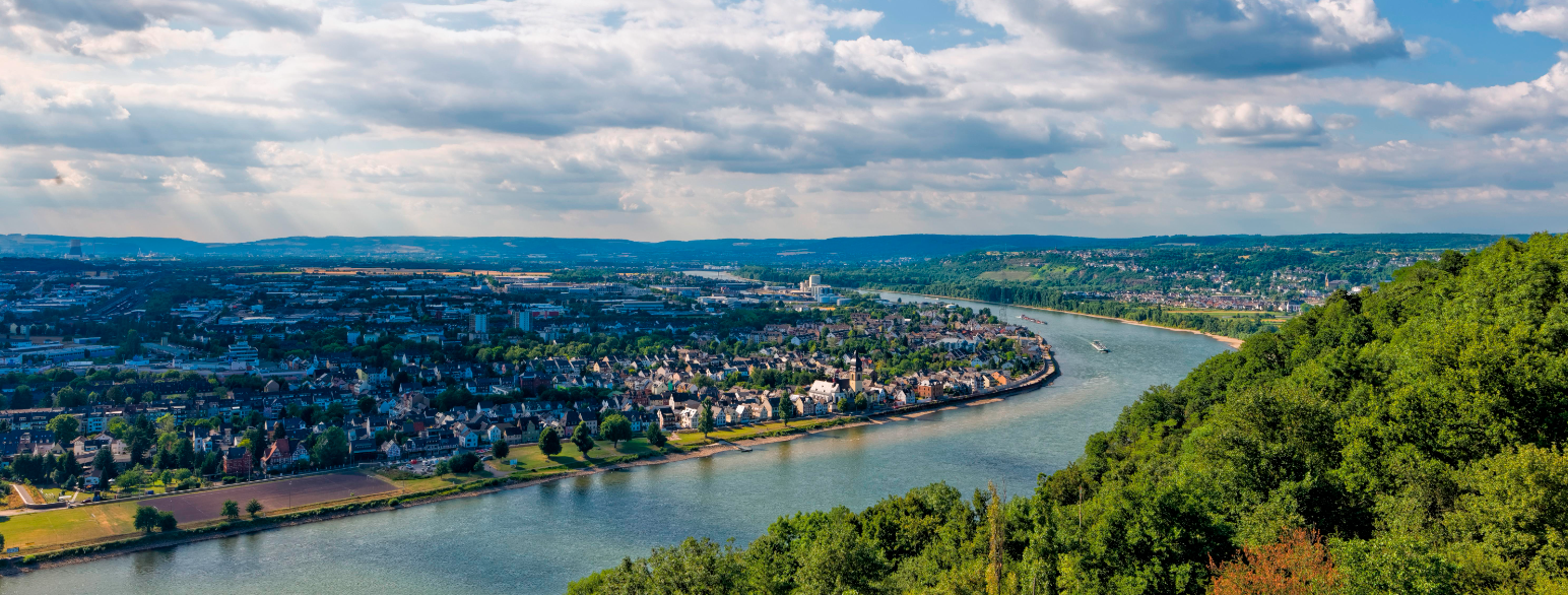 Rhinen ved Koblenz, Tyskland.