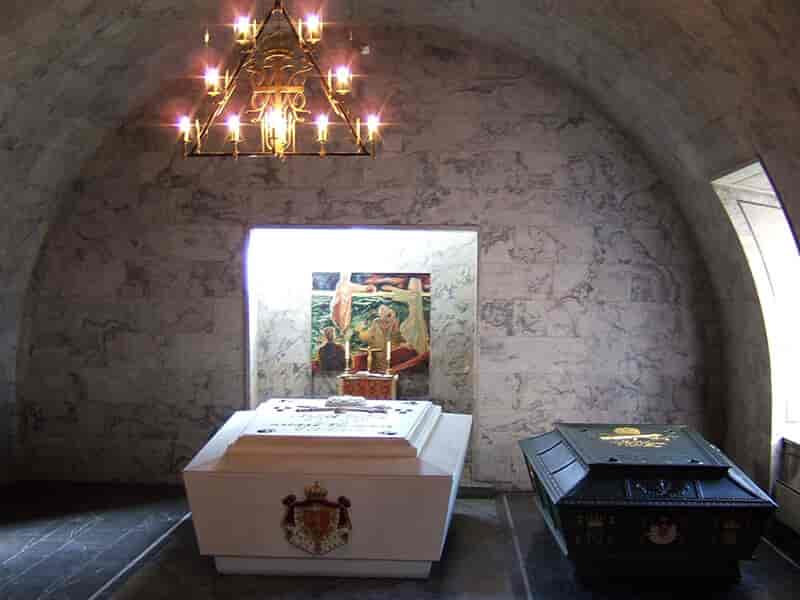 Sarkofagene i Det kongelige Mausoleum på Akershus Festning
