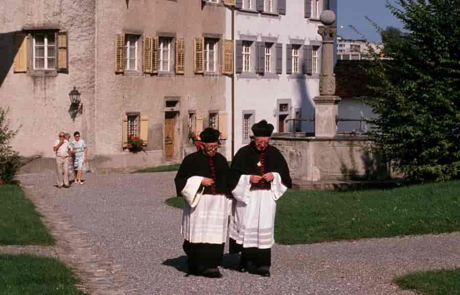 Kanniker ved Sankt Michael Stiftkirke Beromünster i Sveits