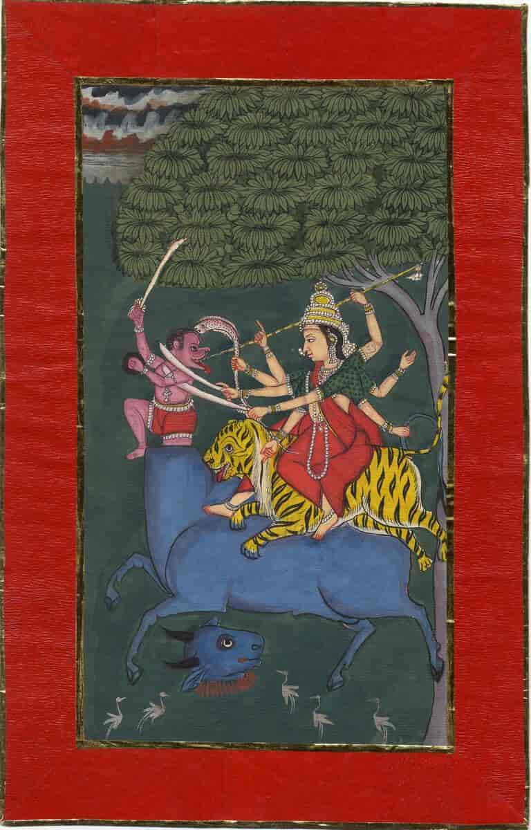 Durga hugger hodet av bøffelen og Mahisha stiger ut.