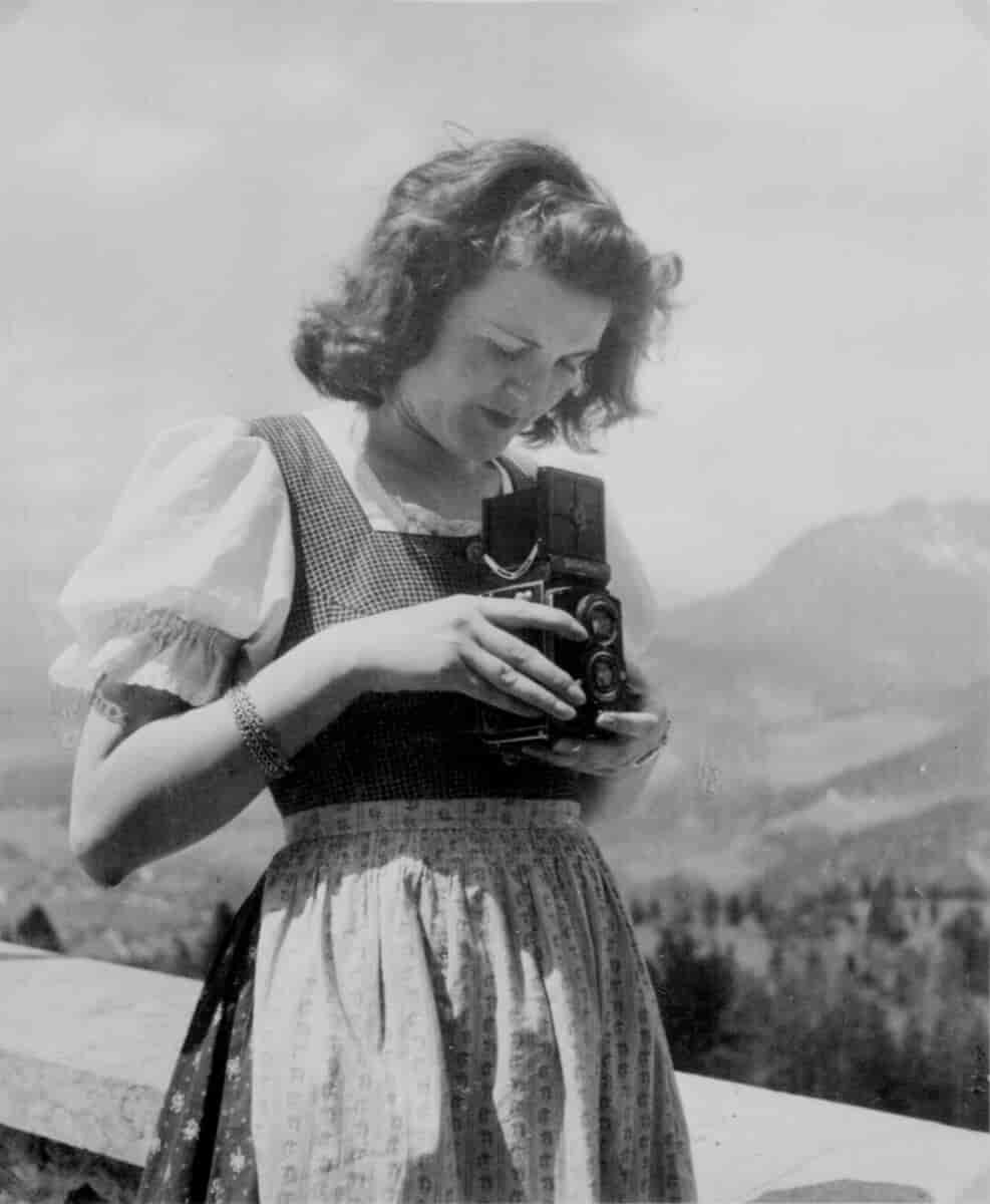 Eva Braun med kamera