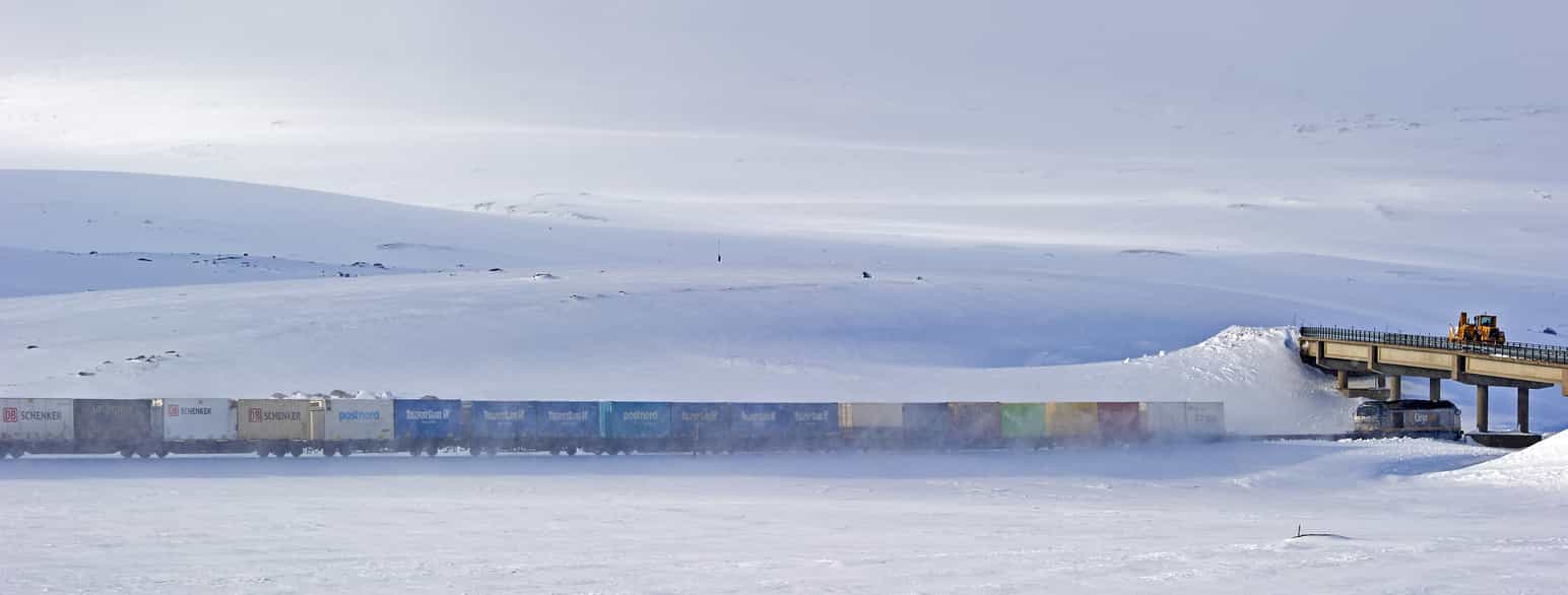 Godstog på vei nordover over Saltfjellet
