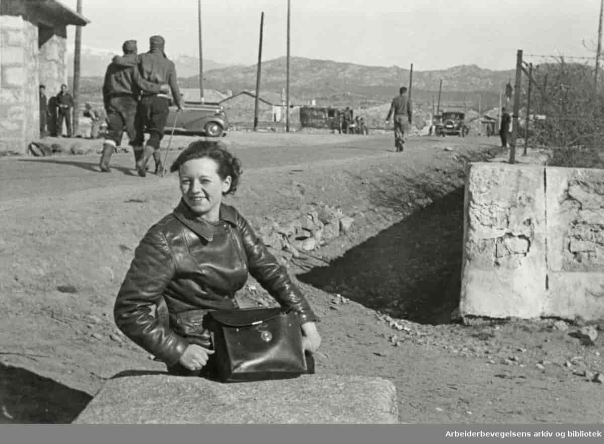 Gerda Grepp ved fronten utenfor Malaga, januar/februar 1937