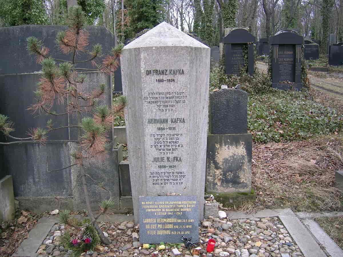 Kafkas grav på den jødiske kirkegården i Praha.