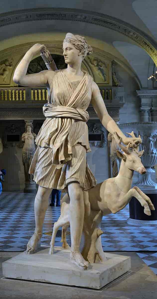 Diana som jaktgudinne. Romersk kopi av hellenistisk original, ca 2. århundre evt, Musée de Versailles. 