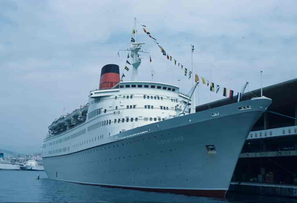 M/S Vistafjord i 1984, året etter det ble solgt til Cunard Line