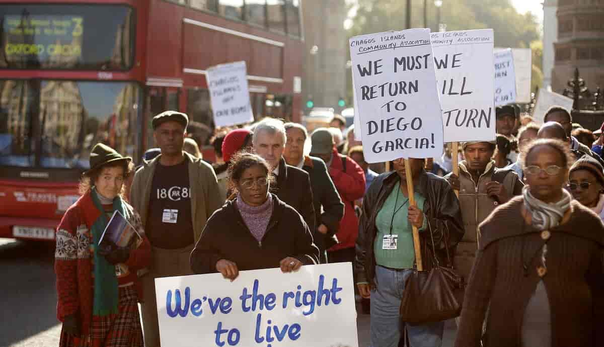 Chagossere demonstrerer i London i 2008