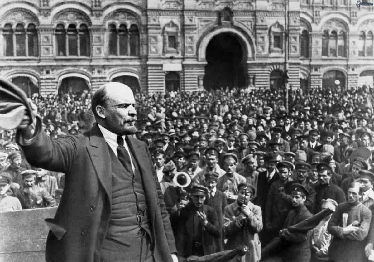 Lenin taler på den røde plass