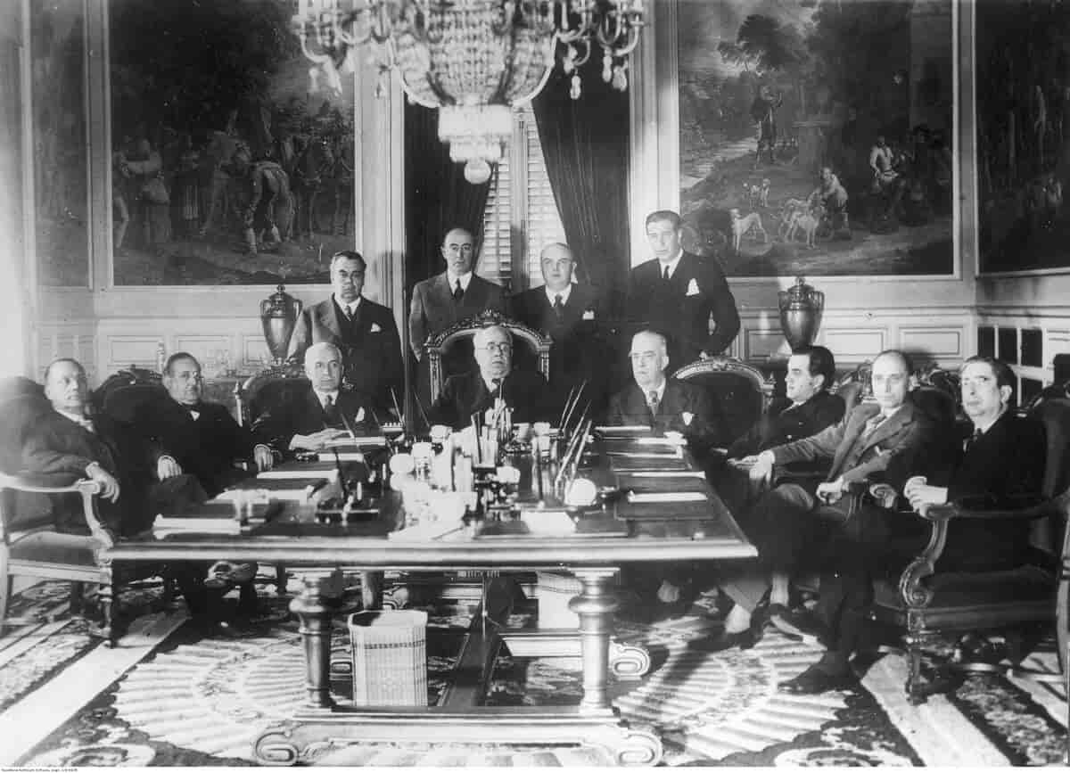 Azañas regjering i 1936