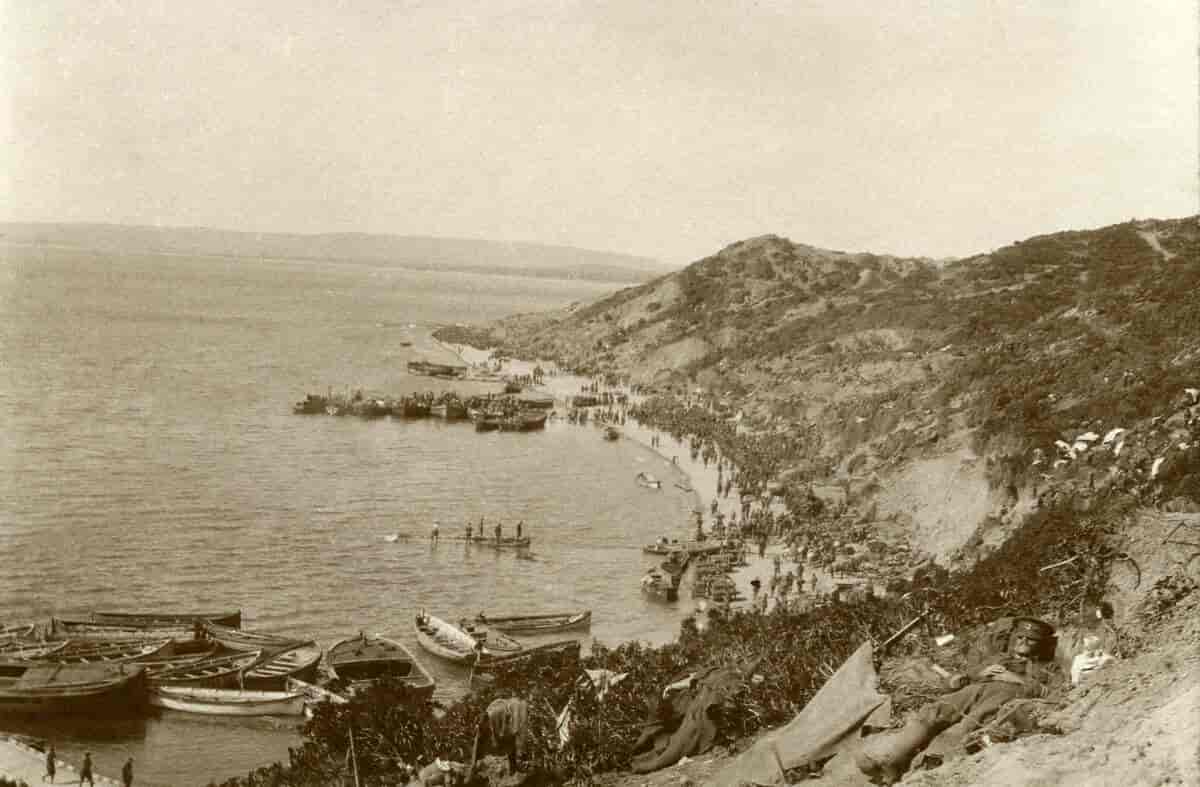 Gallipolifelttoget, australske og newzealandske soldater går i land 25. april 1915