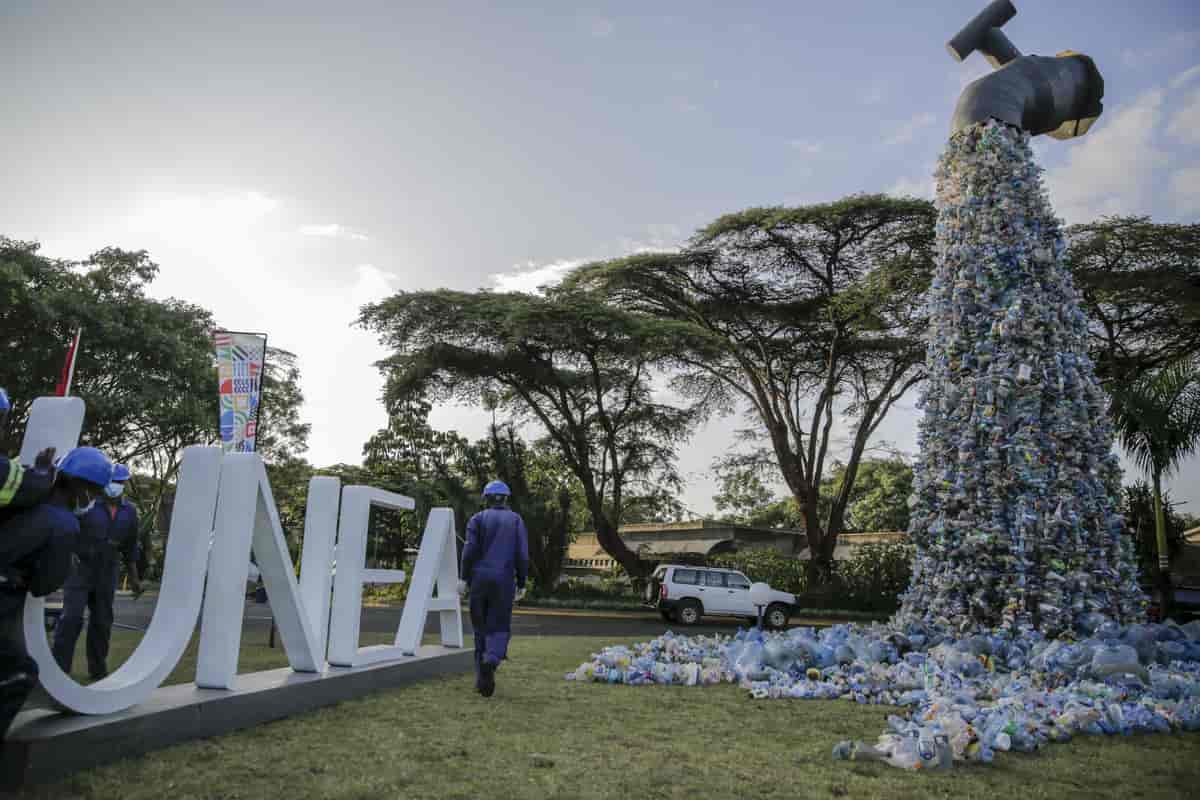 Skulptur av plastsøppel