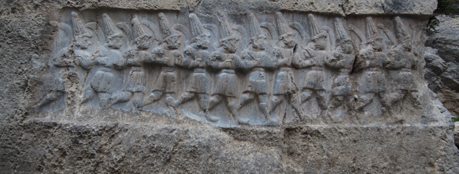Relief som viser tolv guder, i den hettittiske ruinbyen Hattusa