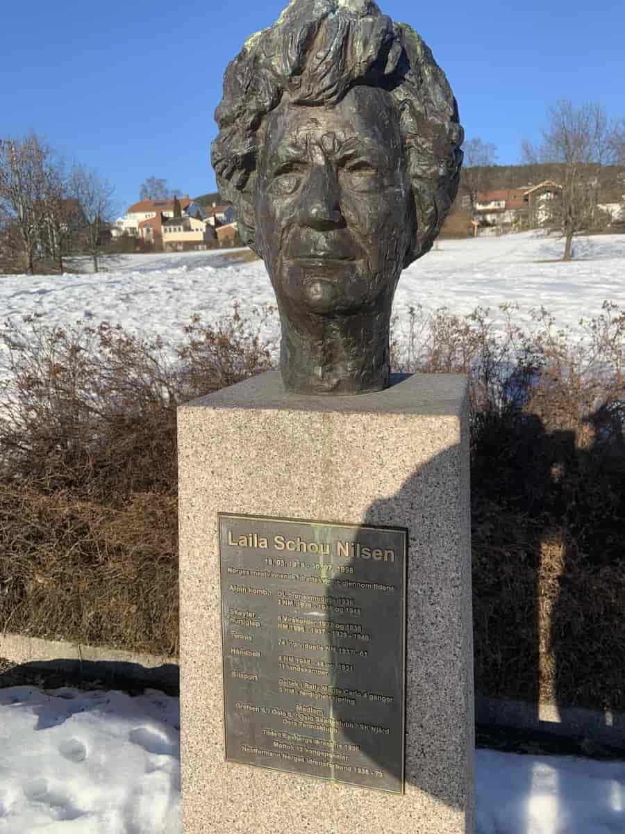 Nils Aas byste av Laila Schou Nilsen på Grefsen i Oslo