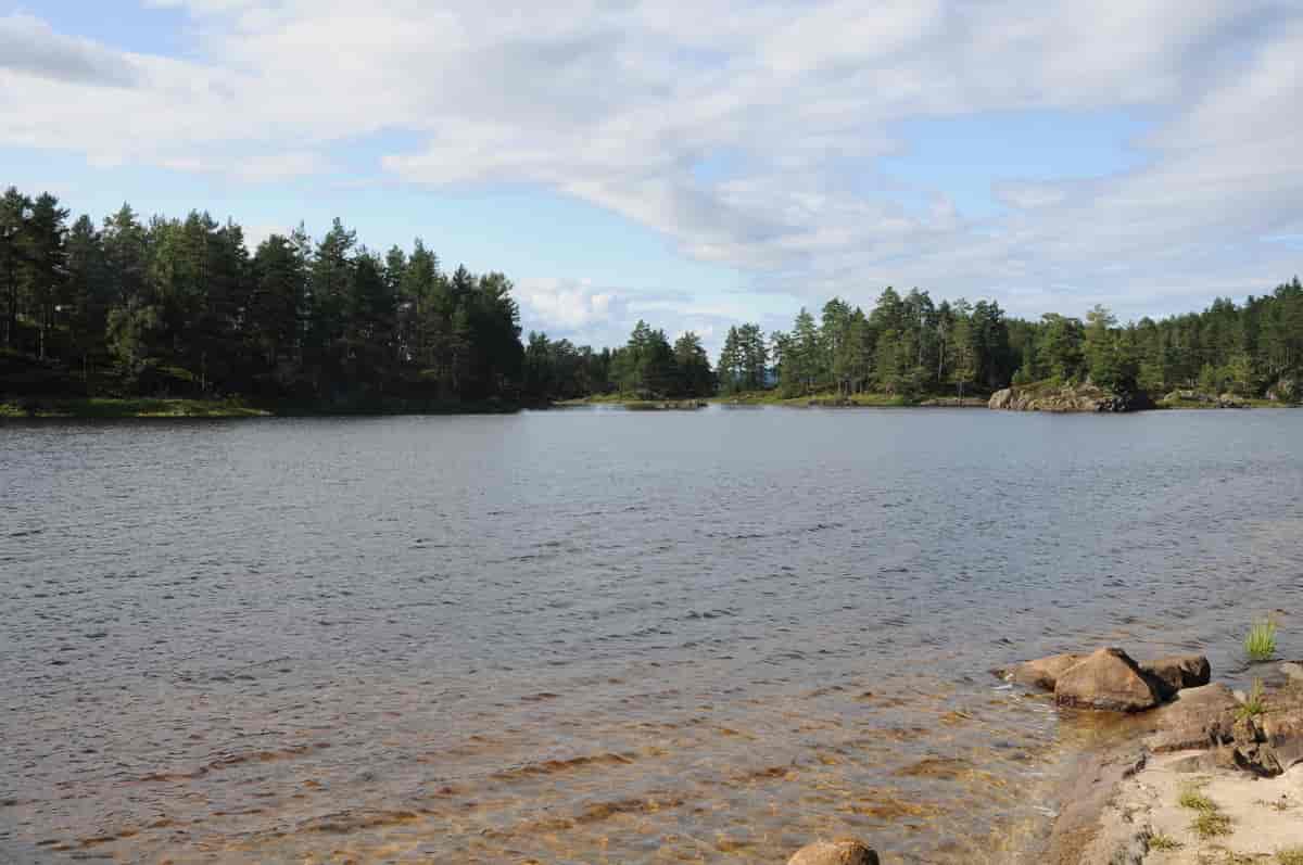 Innsjøen Ogge  har  flere hundre øyer og holmer.