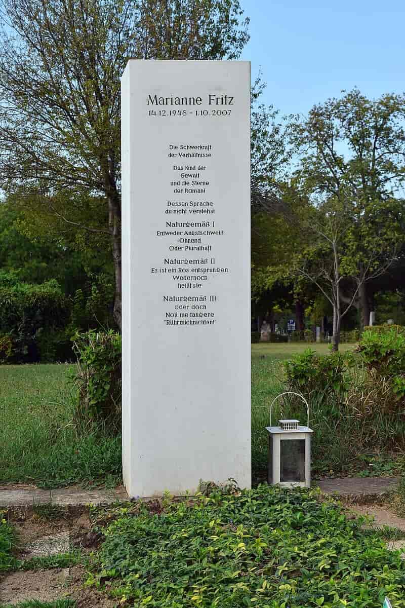 Marianne Fritz' gravsted på Zentralfriedhof i Wien. Teksten på gravstøtten er titler fra forfatterskapet.